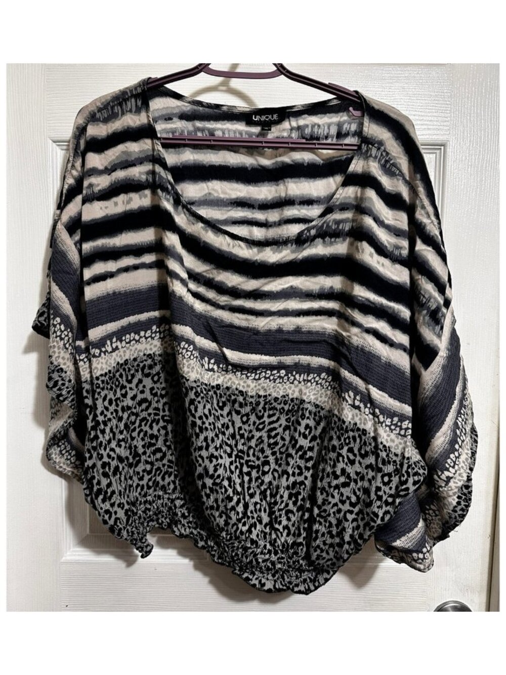 Unique Spectrum Women's Pullover Top Blouse Shirt Gray Black White Pattern Sz XL